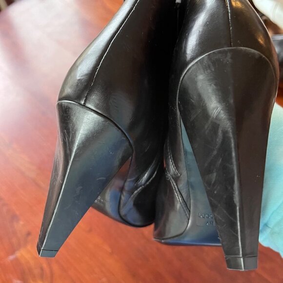 Mark by Marc Jacobs Black Leather ruffle Heeled Bootie- Size 40 (US 9) - Picture 3 of 9